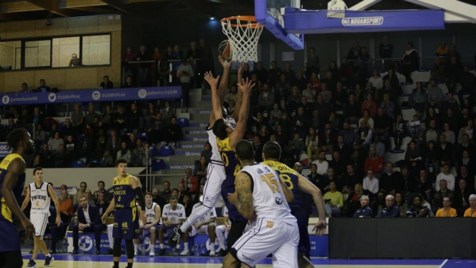 J6 : Poitiers 104-84 ALM Evreux