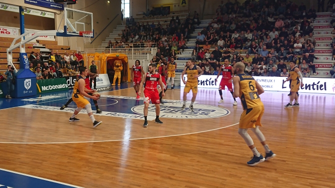 J32 : ALM Evreux 93 - 84 Aix-Maurienne