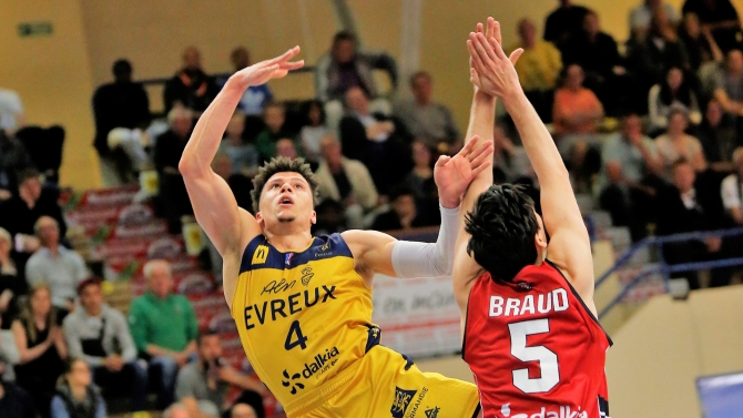 J34 : Saint-Chamond 107 - 74 Evreux