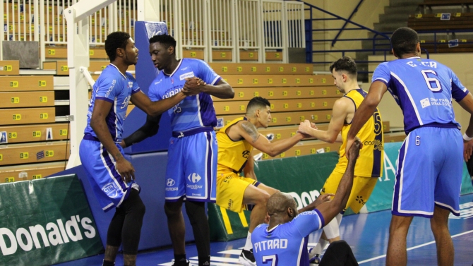 PRO B J4 : EVREUX 76 - 81 ANTIBES