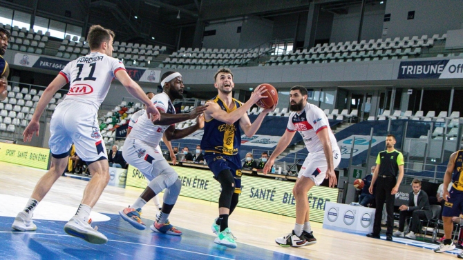 PRO BJ17 : NANTES 81 - 84 EVREUX